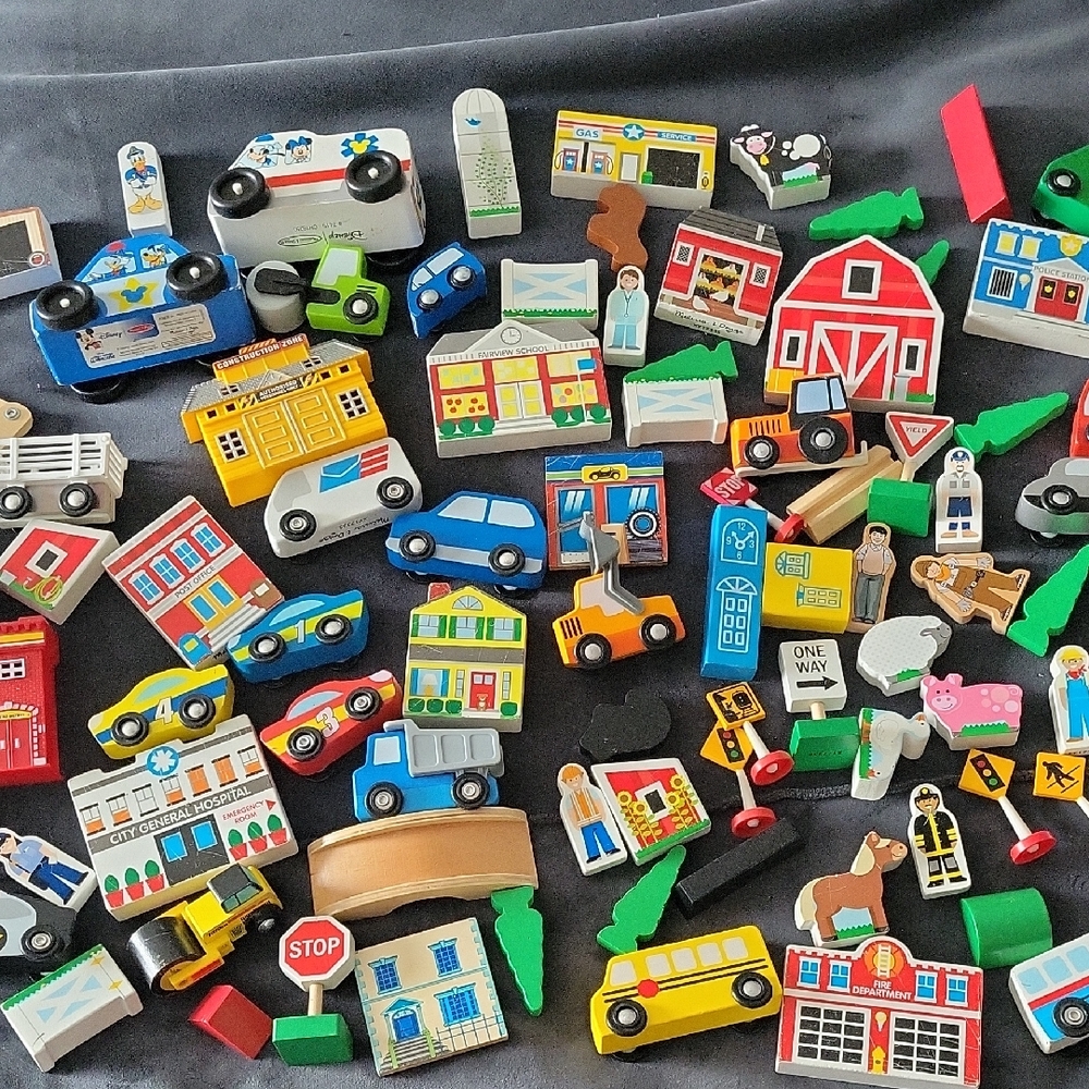 Melissa & Doug Colorful Wooden Town Play Set